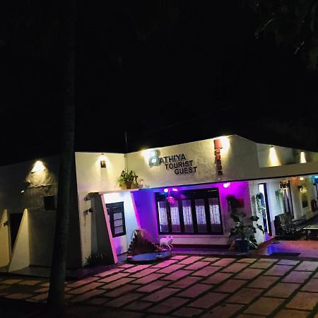 Bathiya Tourist Guest Anuradhapura Hotell Exteriör bild