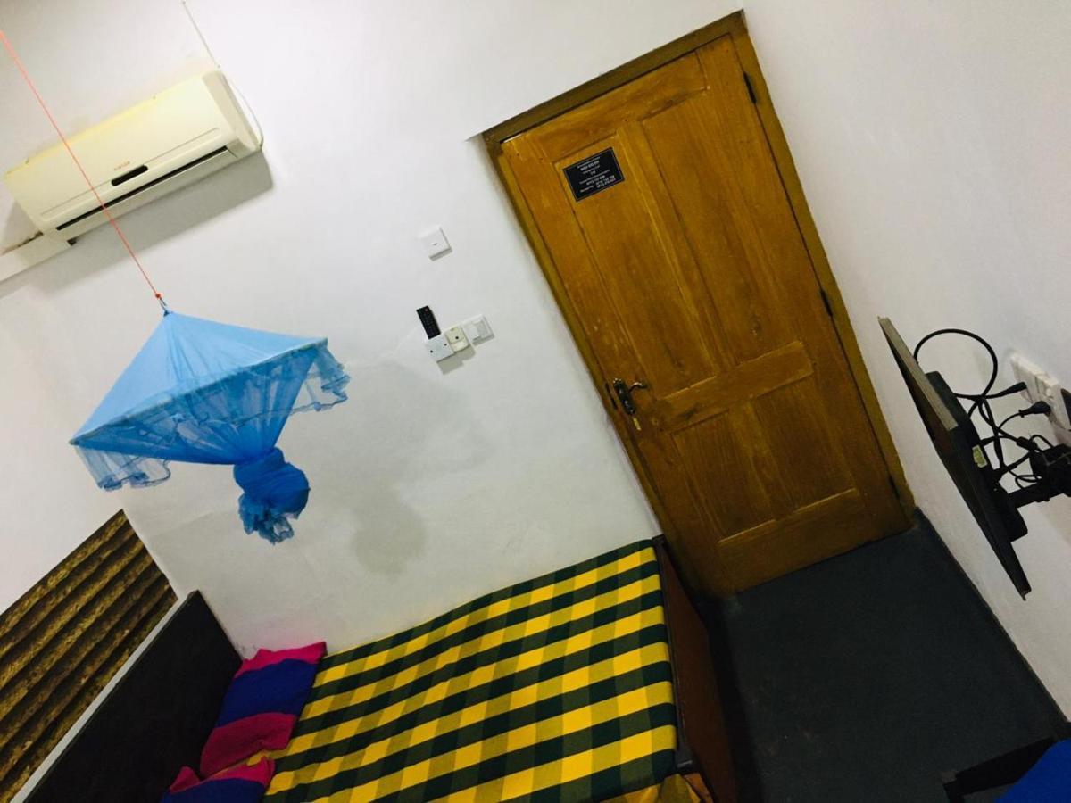 Bathiya Tourist Guest Anuradhapura Hotell Exteriör bild