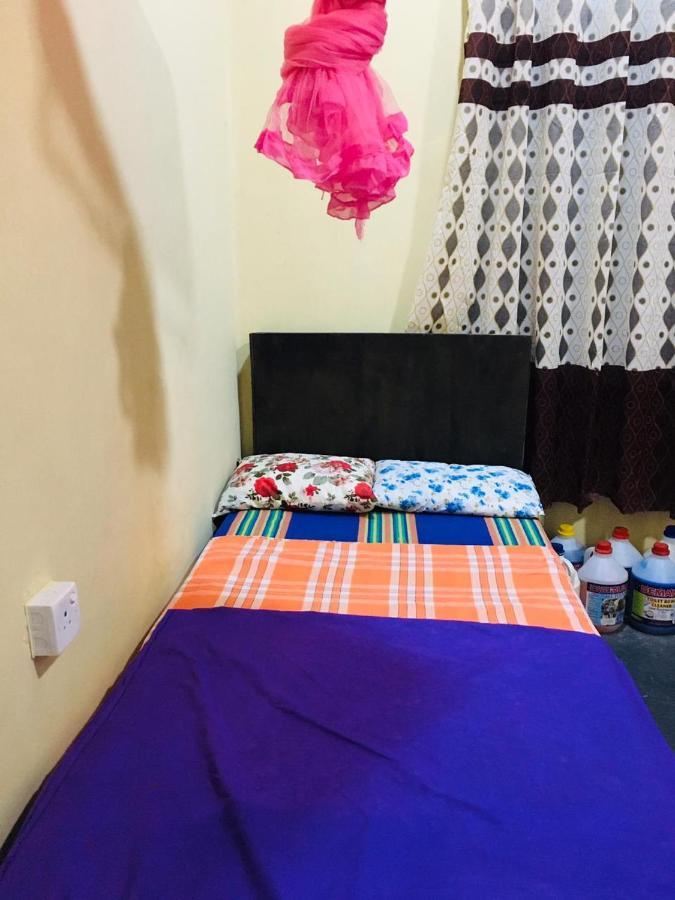 Bathiya Tourist Guest Anuradhapura Hotell Exteriör bild