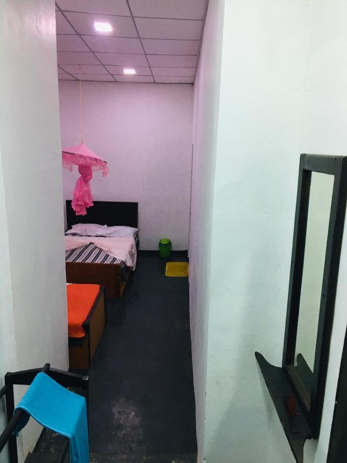 Bathiya Tourist Guest Anuradhapura Hotell Exteriör bild