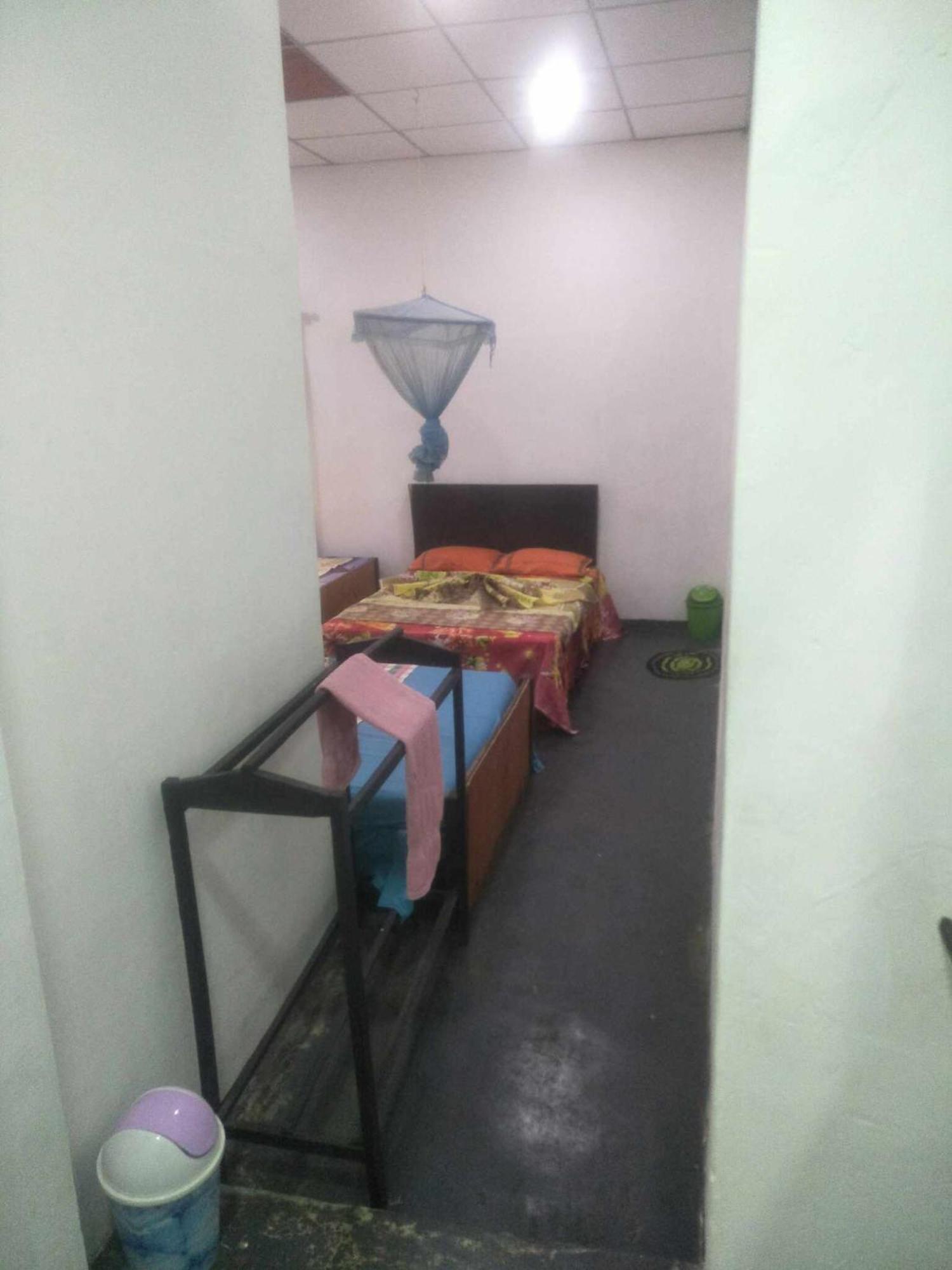 Bathiya Tourist Guest Anuradhapura Hotell Exteriör bild