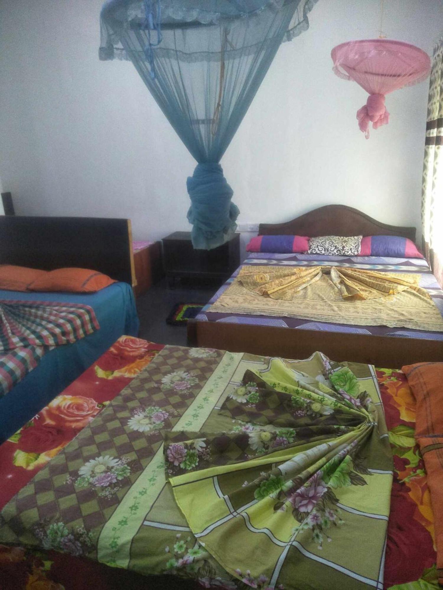 Bathiya Tourist Guest Anuradhapura Hotell Exteriör bild
